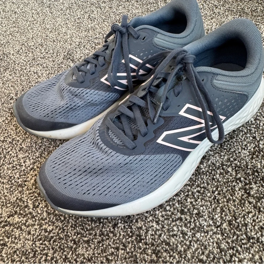 New Balance 520 Women’s Running Shoes Sneaker size 8